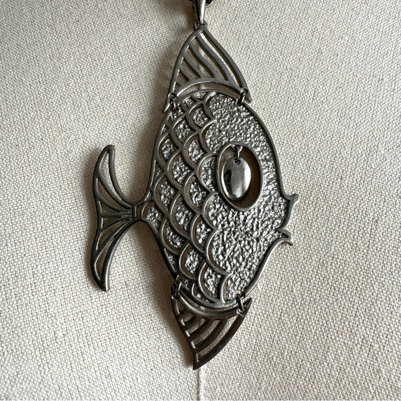 Vintage Articulated Fish Pendant Necklace - Picture 2 of 8